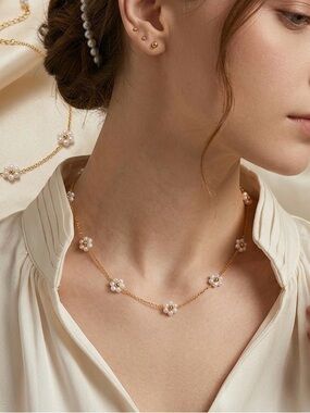 Delicate Pearl Flower Gold Necklace - Women Jewelry